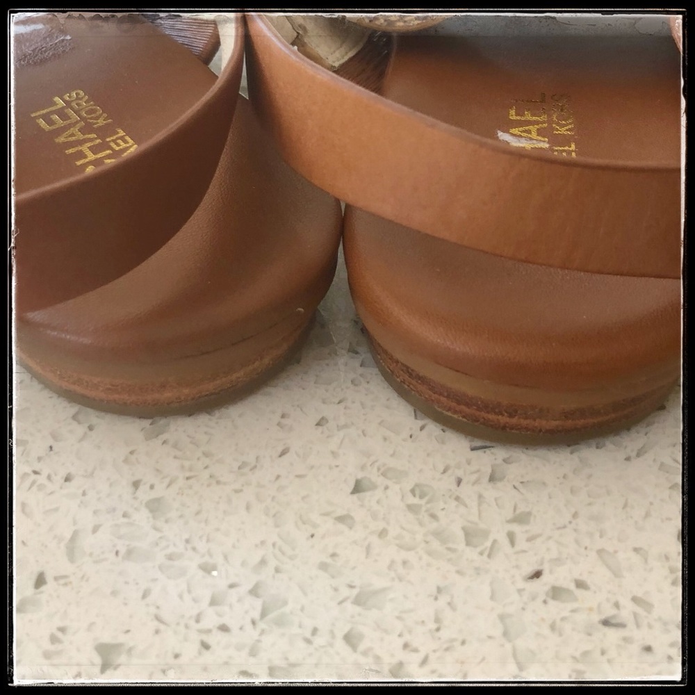 🧡 Beautiful Michael Kors Sandals 🧡 - Picture 5 of 7
